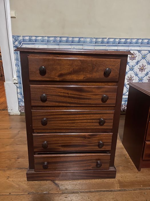 Comoda para quarto em madeira maciça