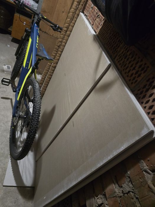 Dwie i pół płyty gipsowej a biała możliwe uszczarbki