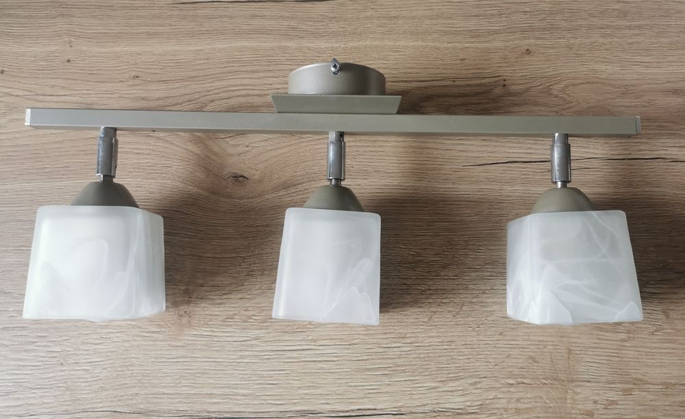 Lampa sufitowa wraz z żarówkami i led