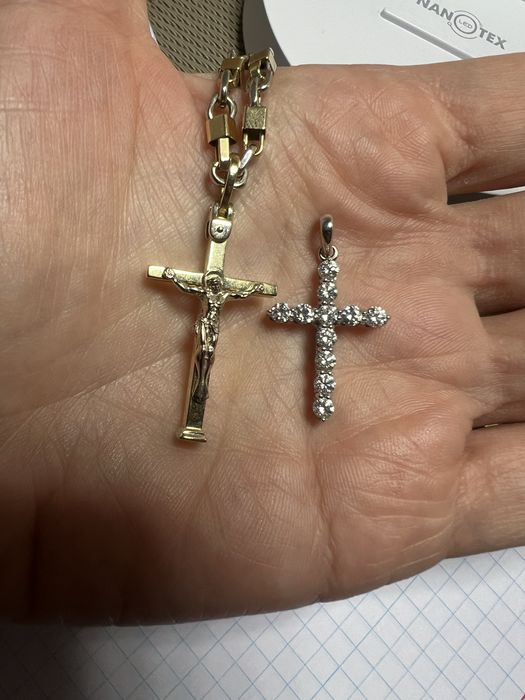 Продам крестик с природными бриллиантами