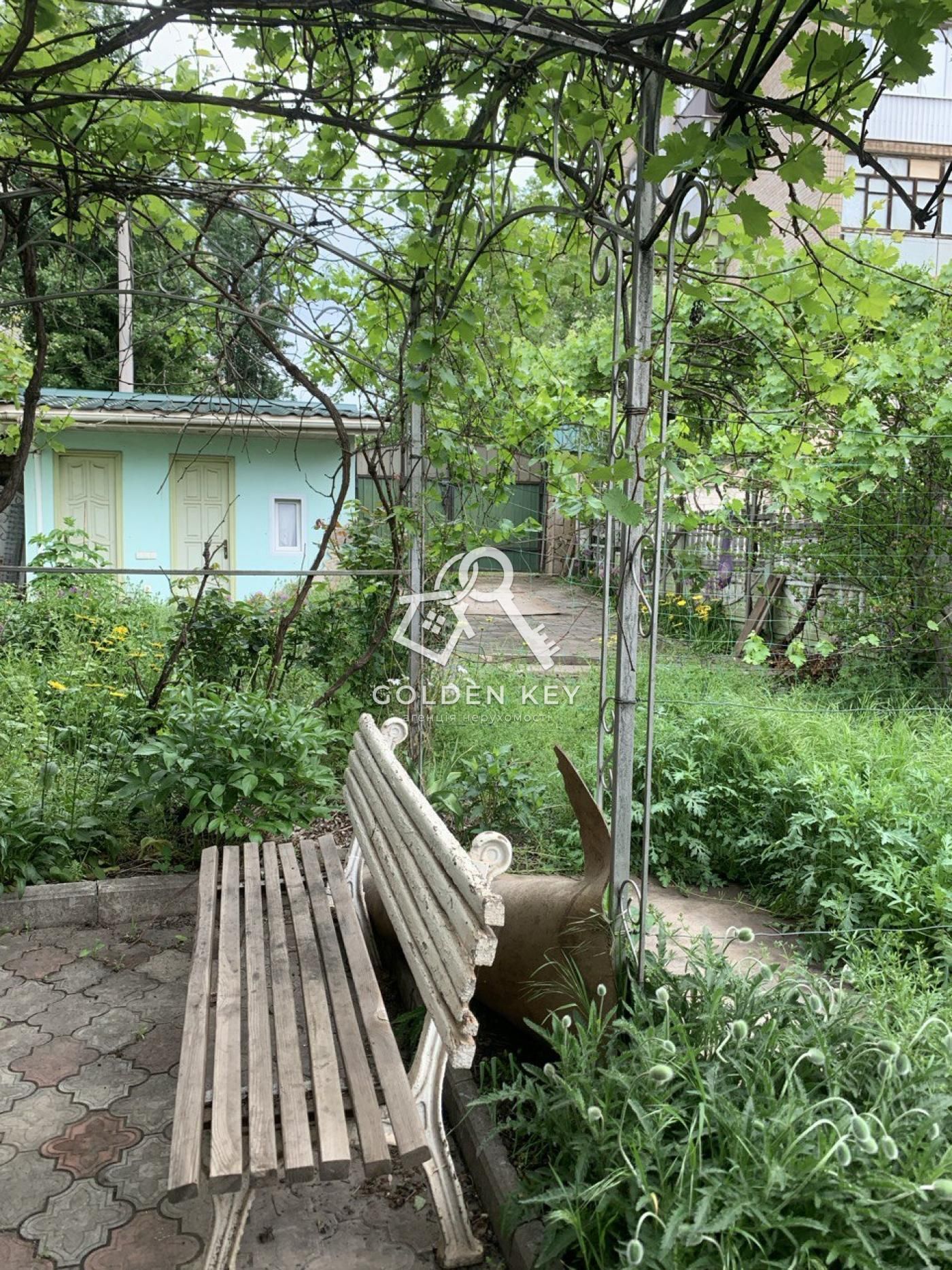 Продаж будинку по вул. Черняховського
