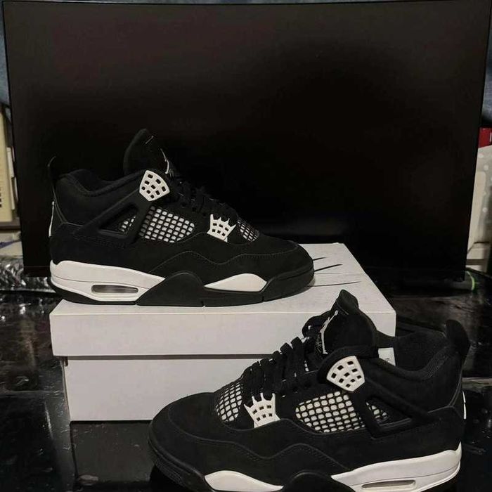 Buty-Trampk-Jordan 4 RetroWhiteThunder R.44