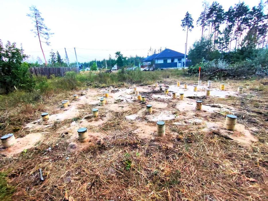 Заливаємо свайний ФУНДАМЕНТ залізобетонний під каркасні будинки