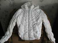 Белая курточка 44 размера.