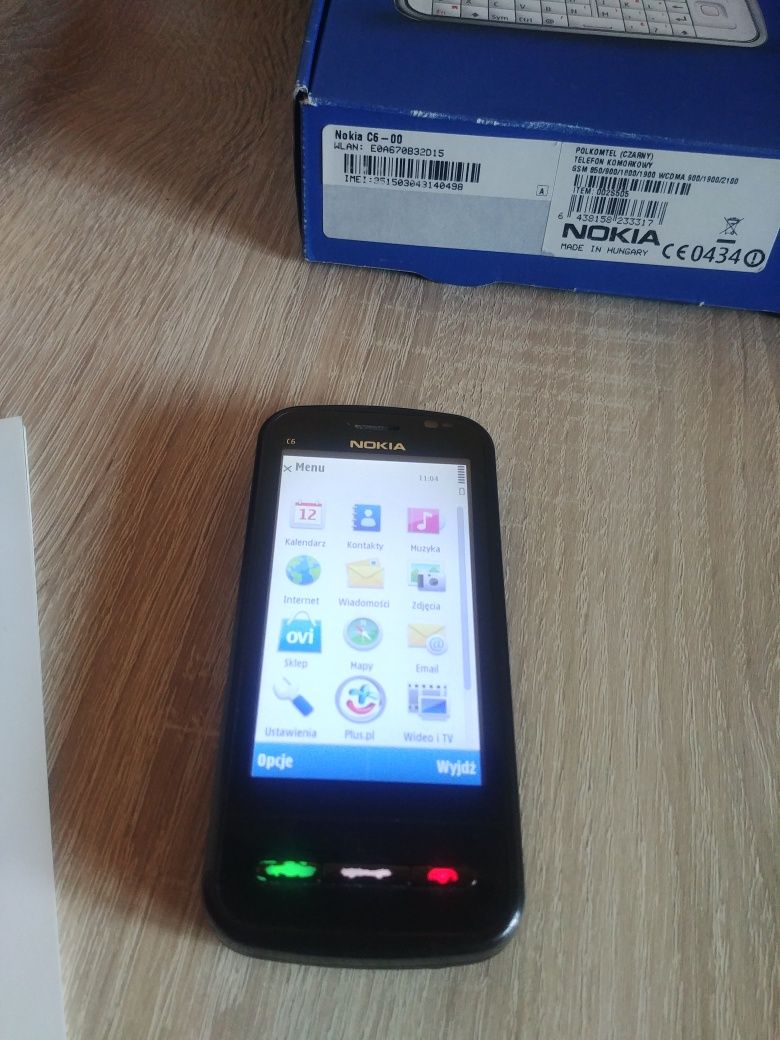 Sprawny telefon nokia C6 z ładowarką