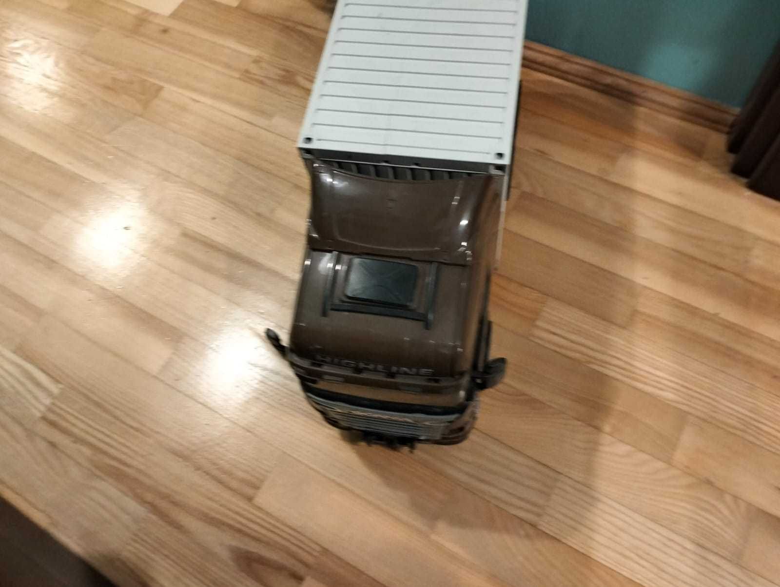 Ciężarówka Scania UPS z wózkiem widłowym Bruder  03581