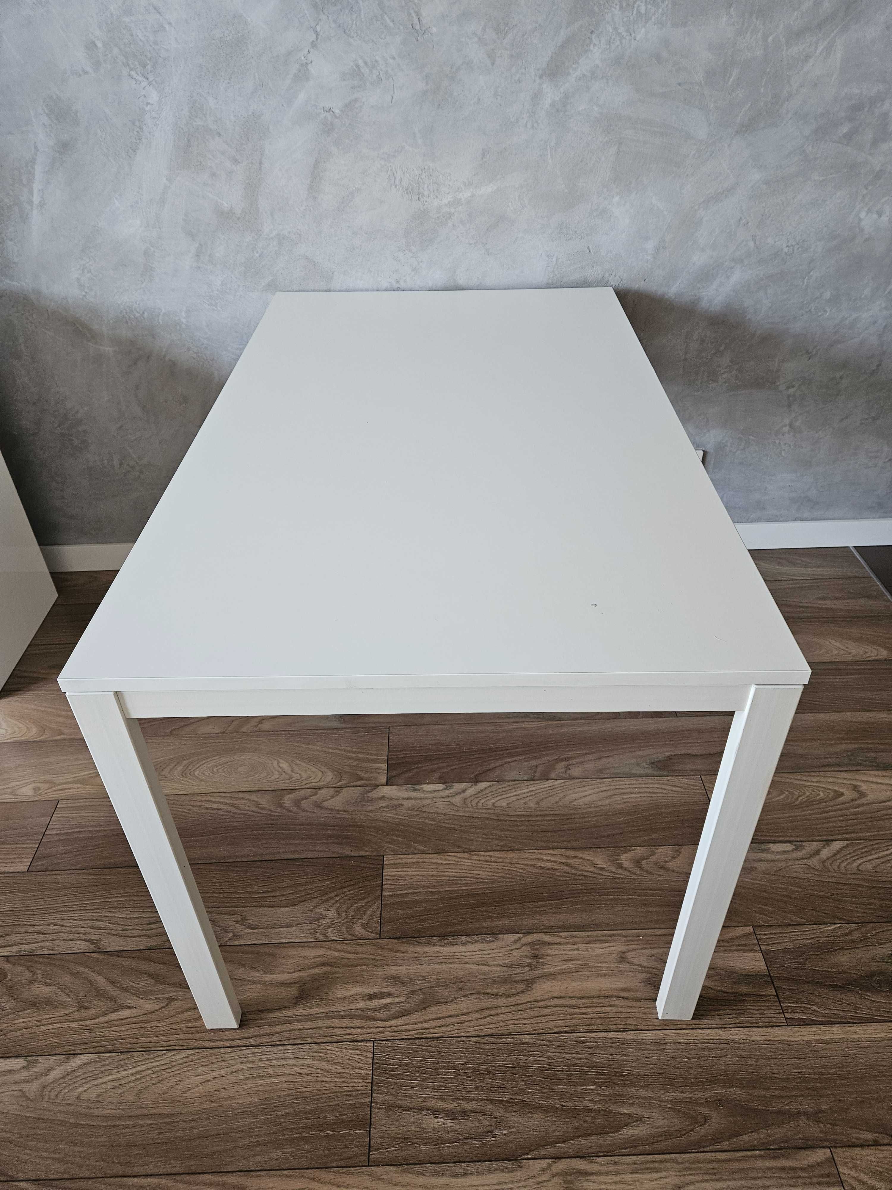 Stół biały IKEA.