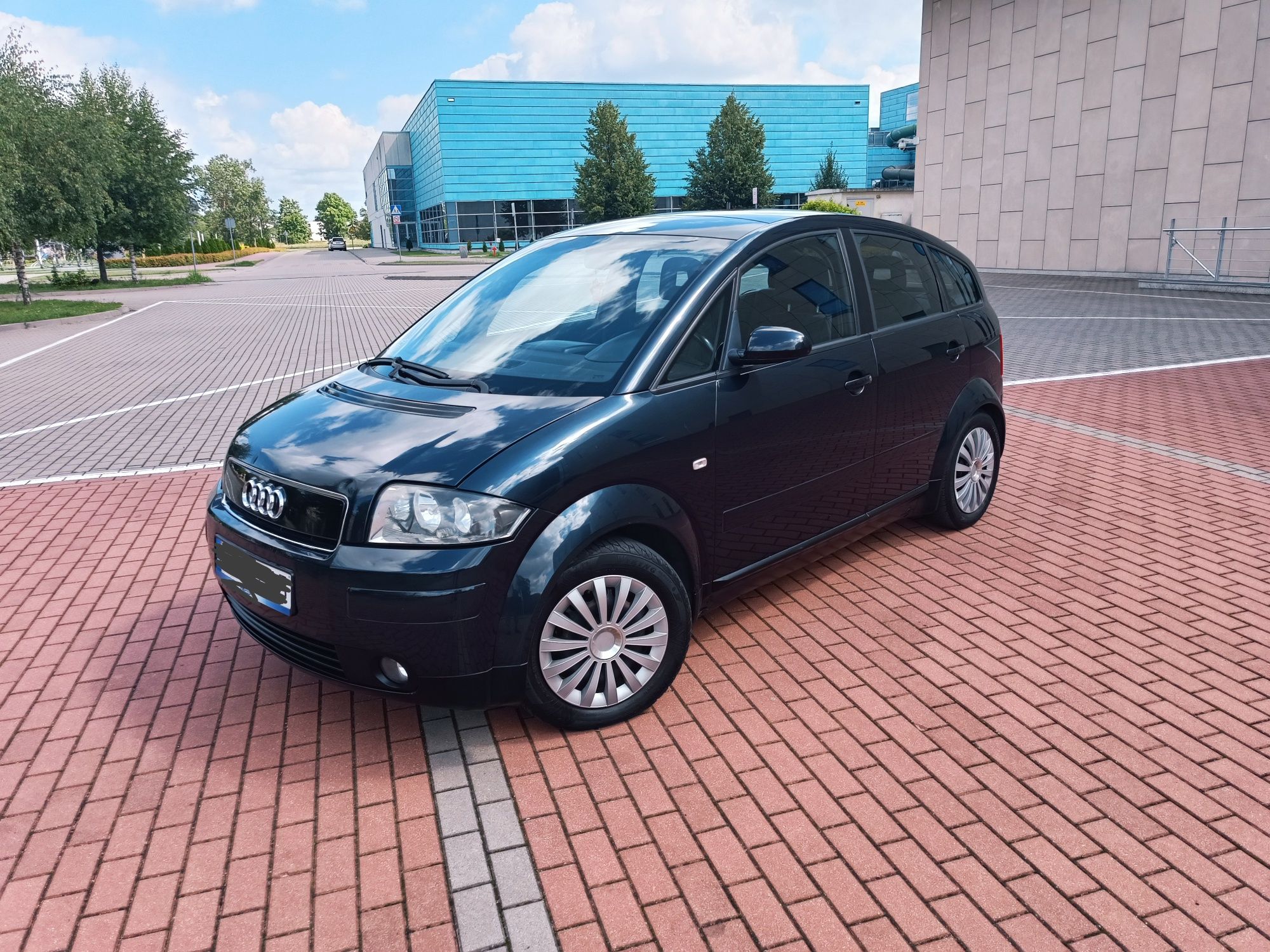 Audi a2 1.4 mpi sprawna klima aluminiowa dach panoramiczny ładna !!