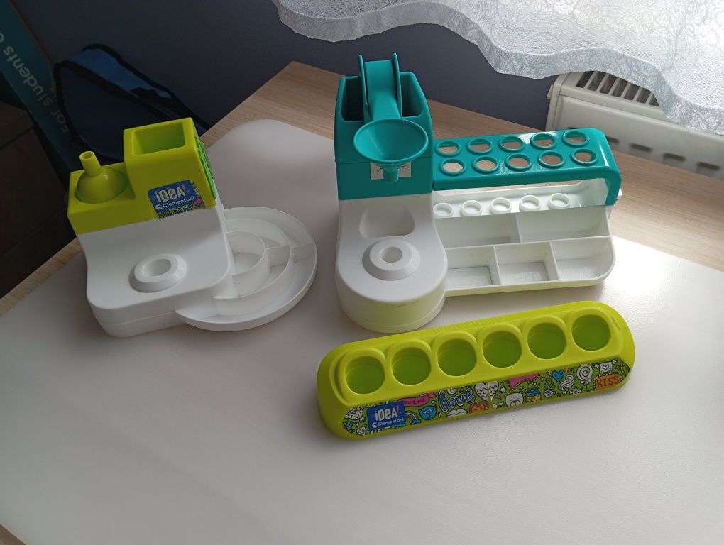 3 z Organizery dla dzieci na biurko