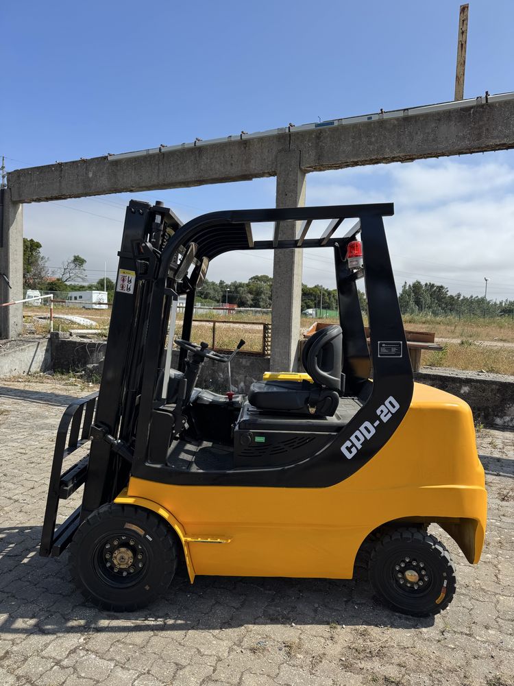 Empilhador 2ton 4.5m lithium