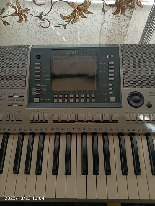 Yamaha PSR S710 в хорошому стані