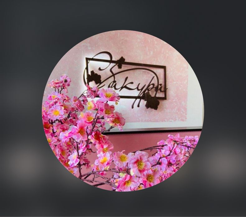 Сдам в аренду места в салоне красоты.