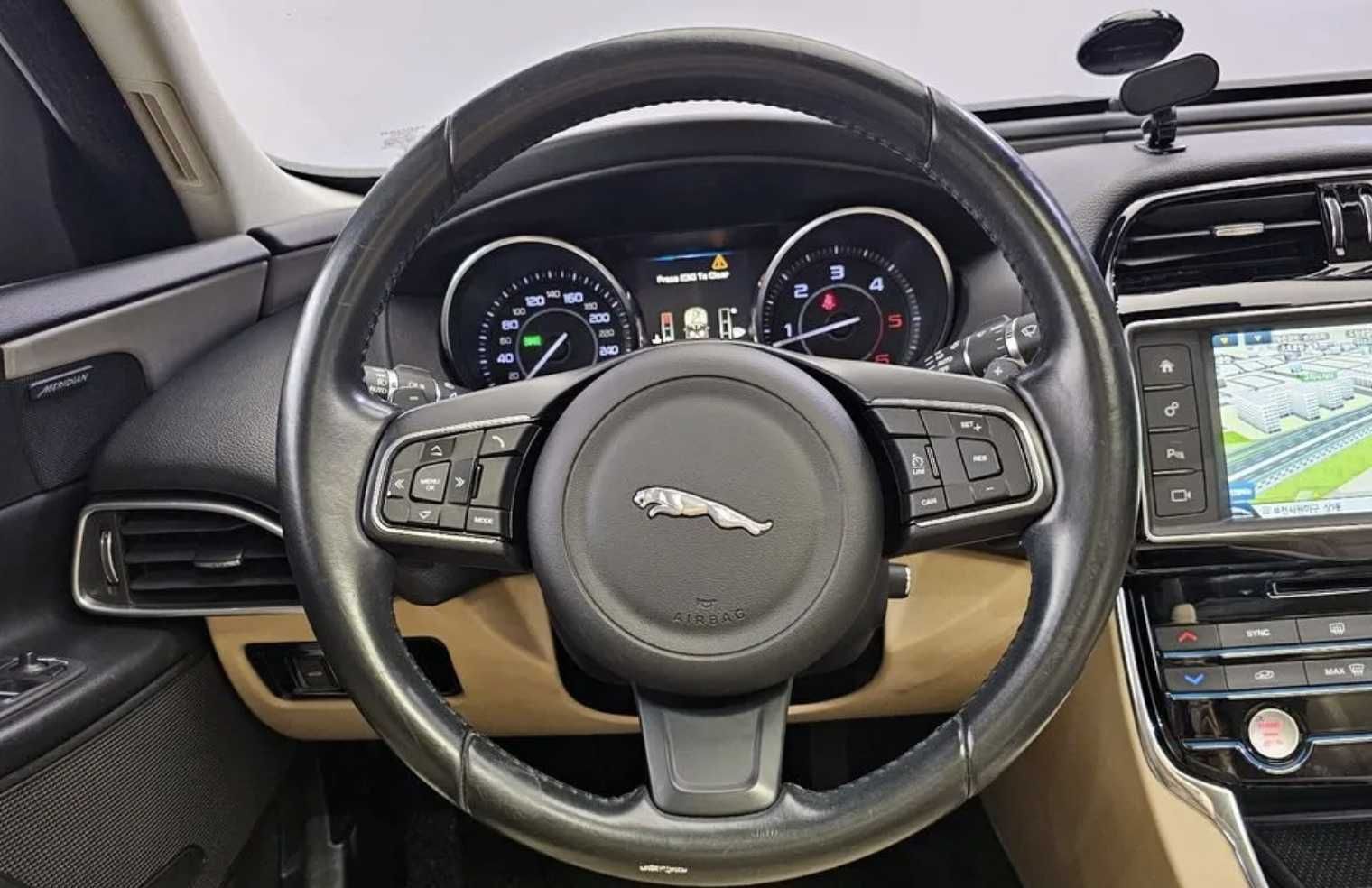 Jaguar XE 2.0d  Ягуар ХЕ 2,0д
