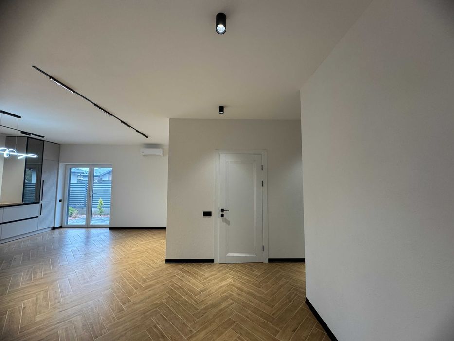 Котедж з сучасним ремонтом у курортному Ворзелі! Мінімальне оформлення