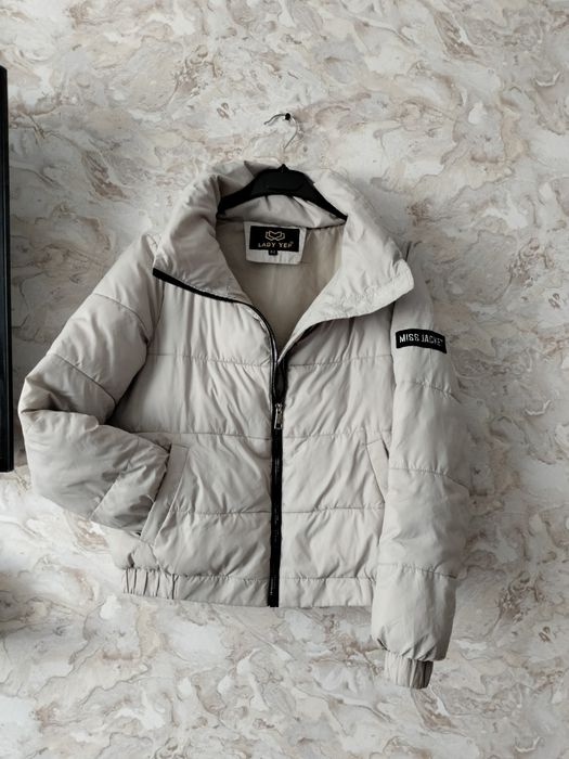 Осіння жіноча куртка