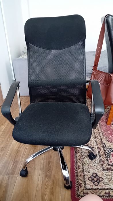 Fotel obrotowy prawie nowy
