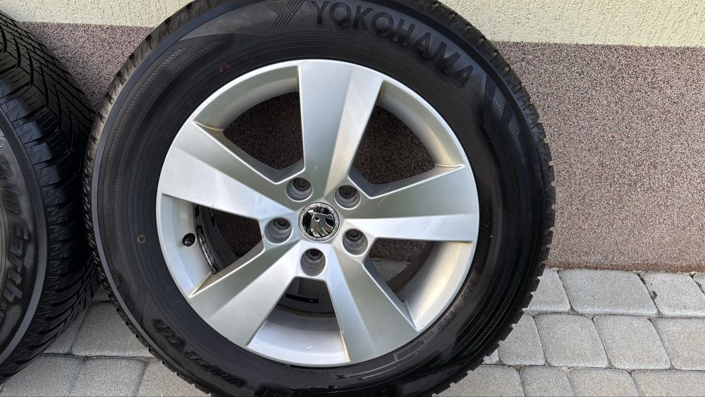 Oryginalne koła felgi 16 5x112 Skoda opony zimowe Yokohama 215/60R16