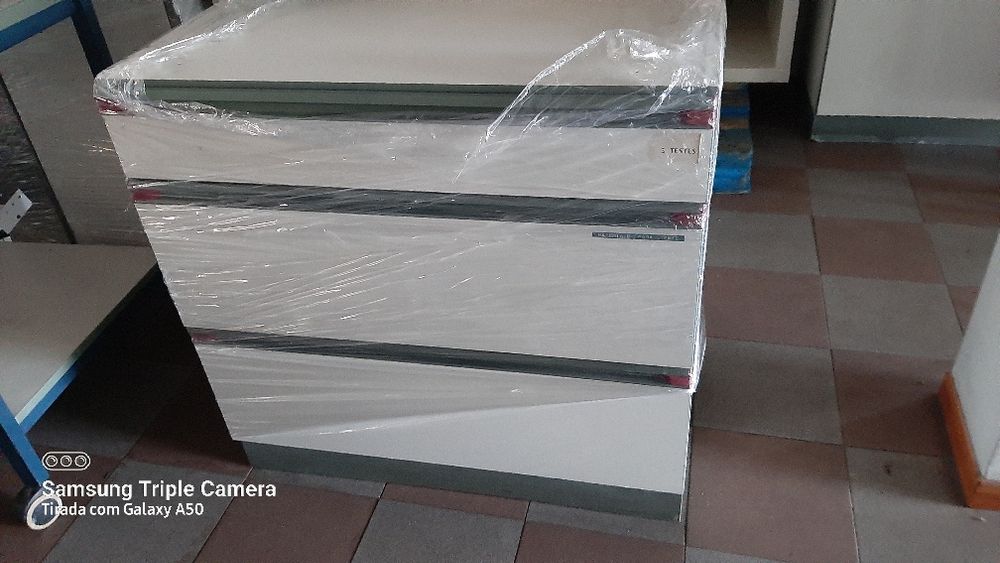 Moveis com tampo pedra,outro material em tampo branco