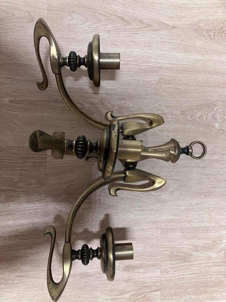Dois apliques de parede em bronze dourado para duas lâmpadas
