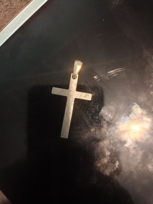 Srebrna zawieszka krzyżyk