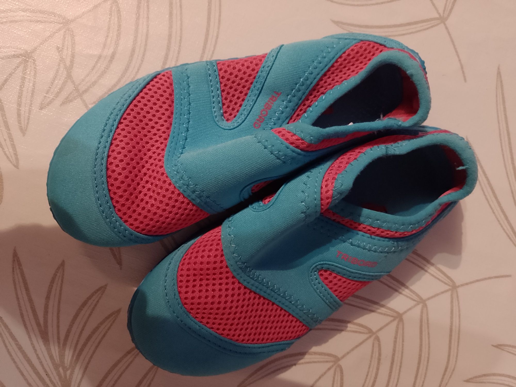 Buty na basen nowe