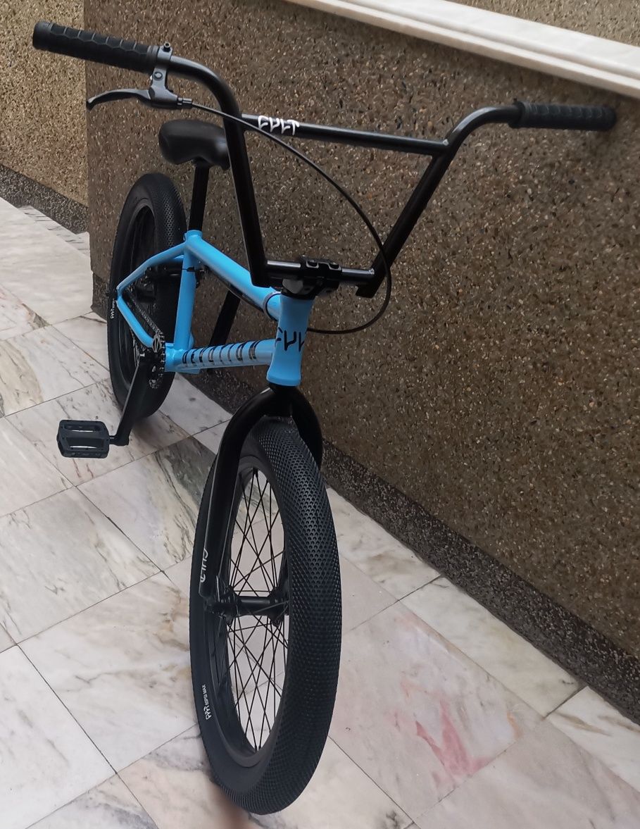 Bicicleta BMX Freestyle Cult Devotion - Como Nova