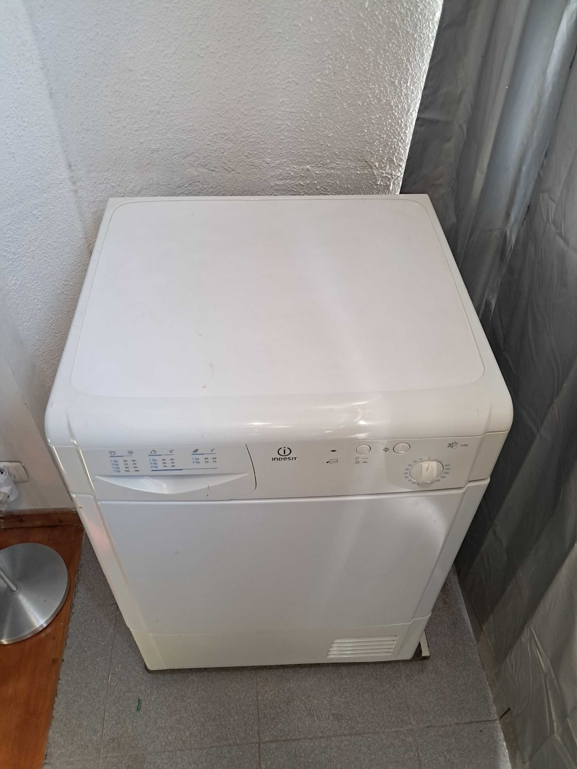 Máquina de secar roupa indesit IS70CEX 7kg