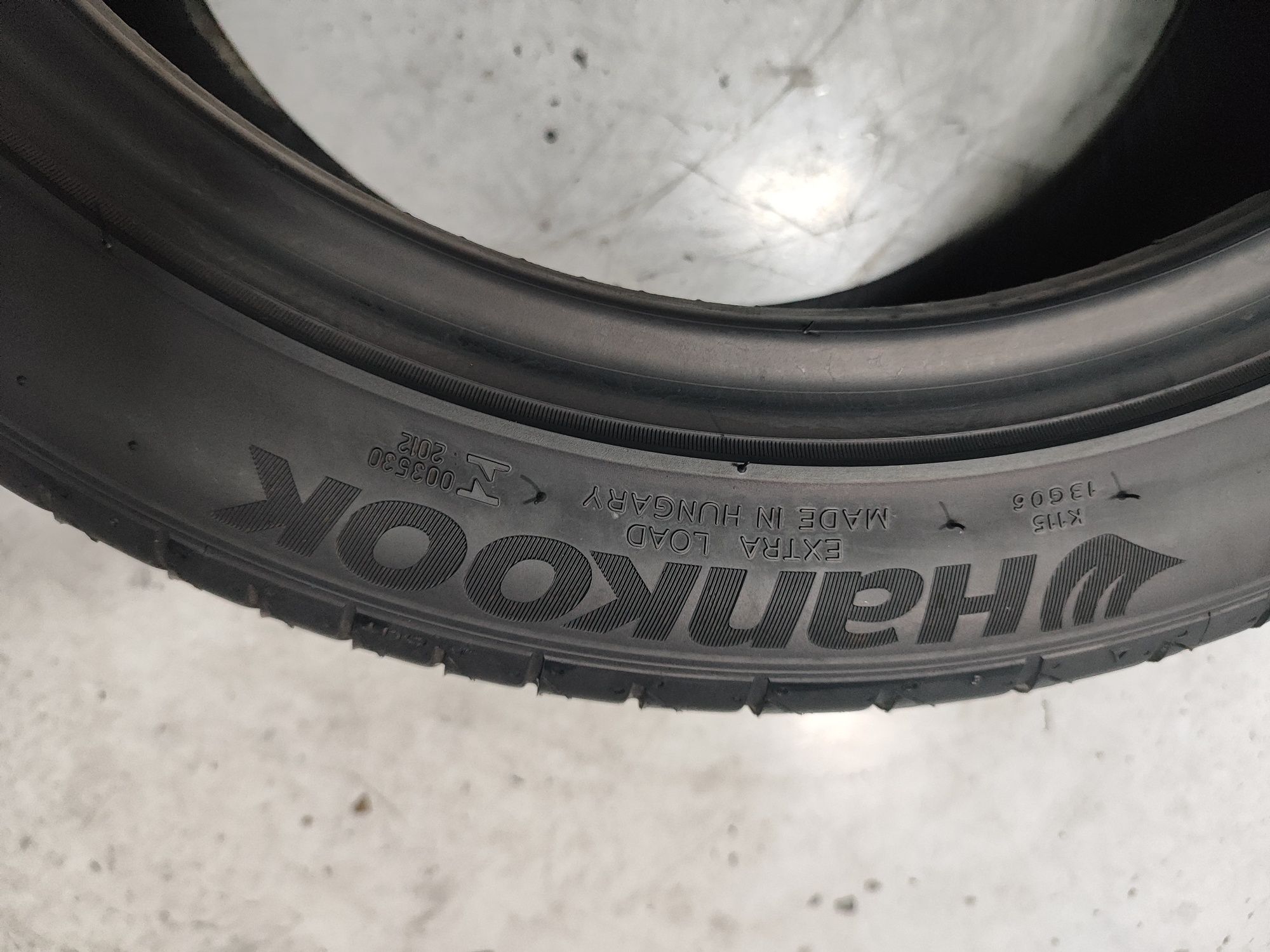 2 pneus semi novos Hankook 215/45R15 Oferta dos portes