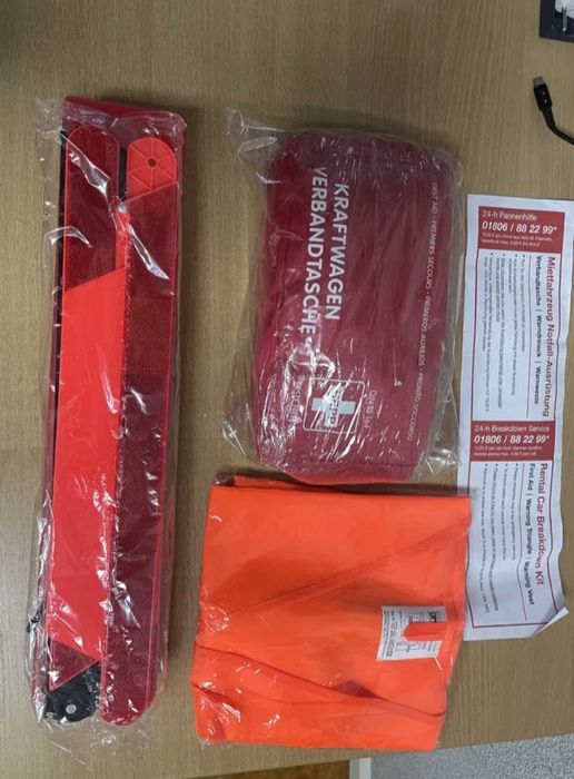 Аптечки,знак,желетка. Германія.