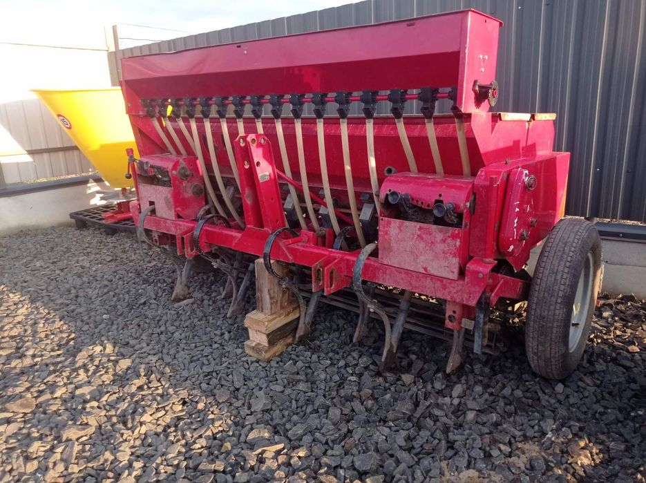 Продам сівалку JUKO 2000 з міндобривом на три бачки