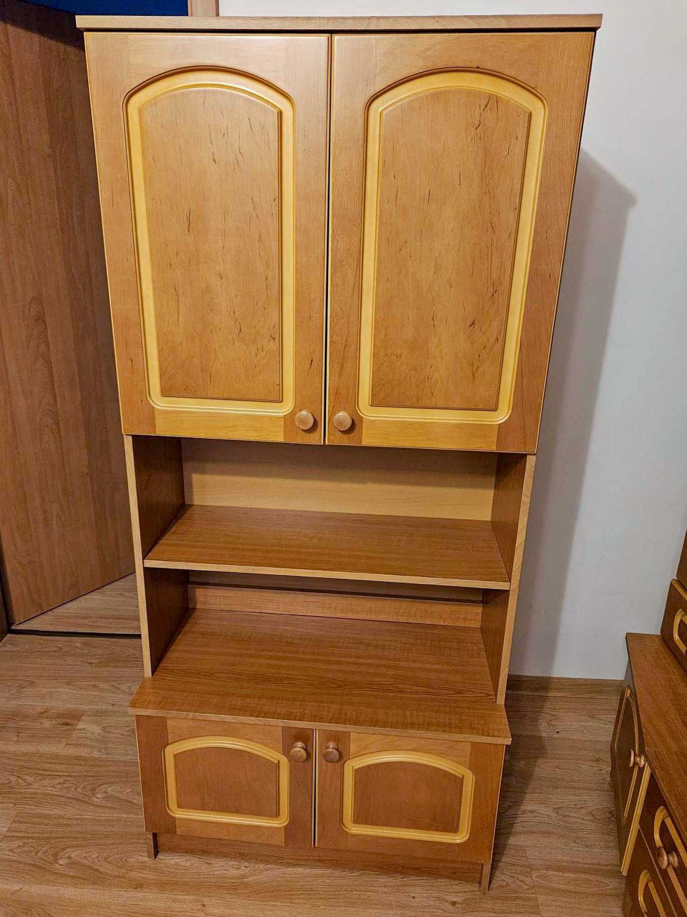 Ładny zestaw mebli do salonu