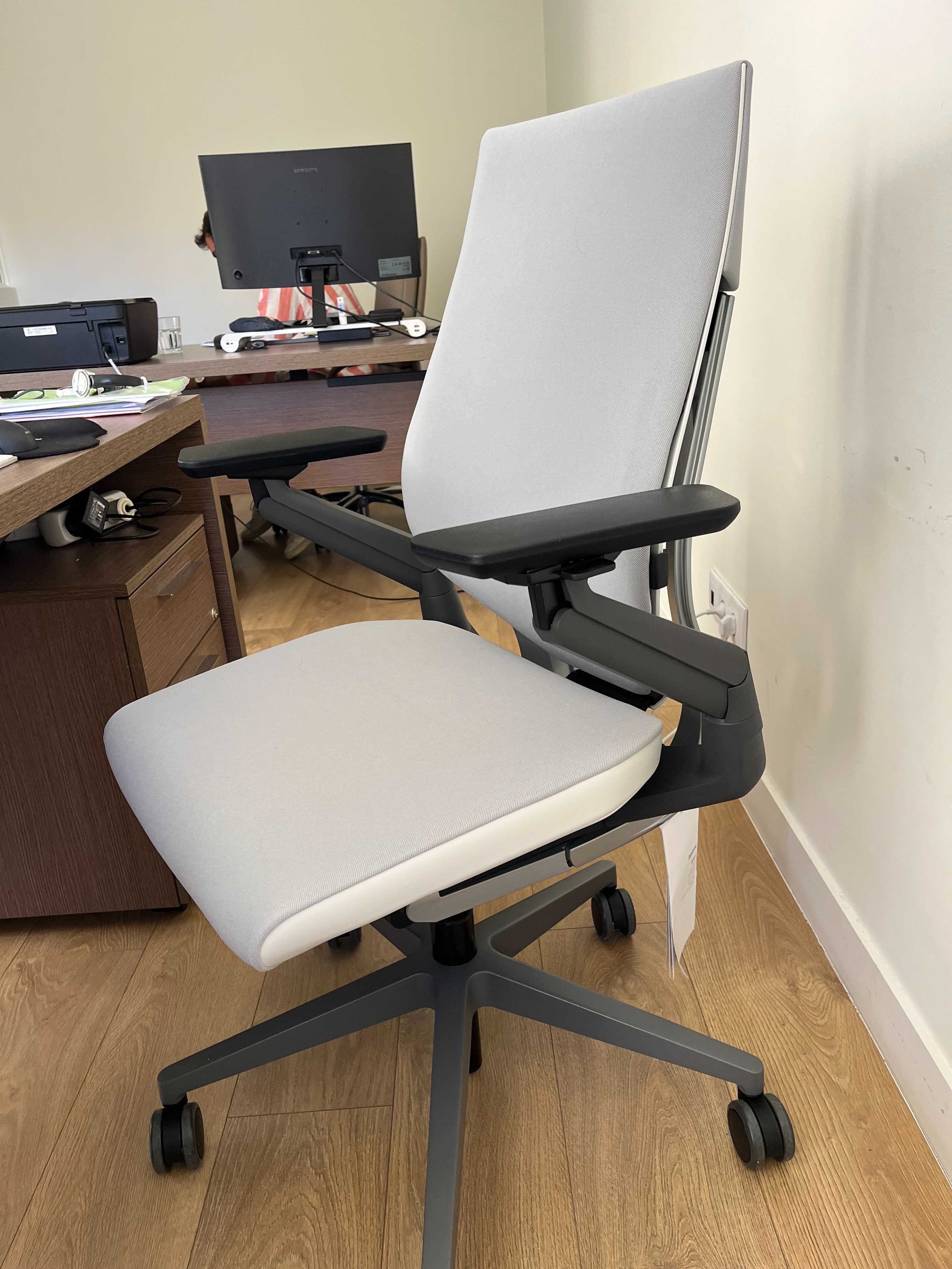 Cadeira Steelcase Gesture NOVA