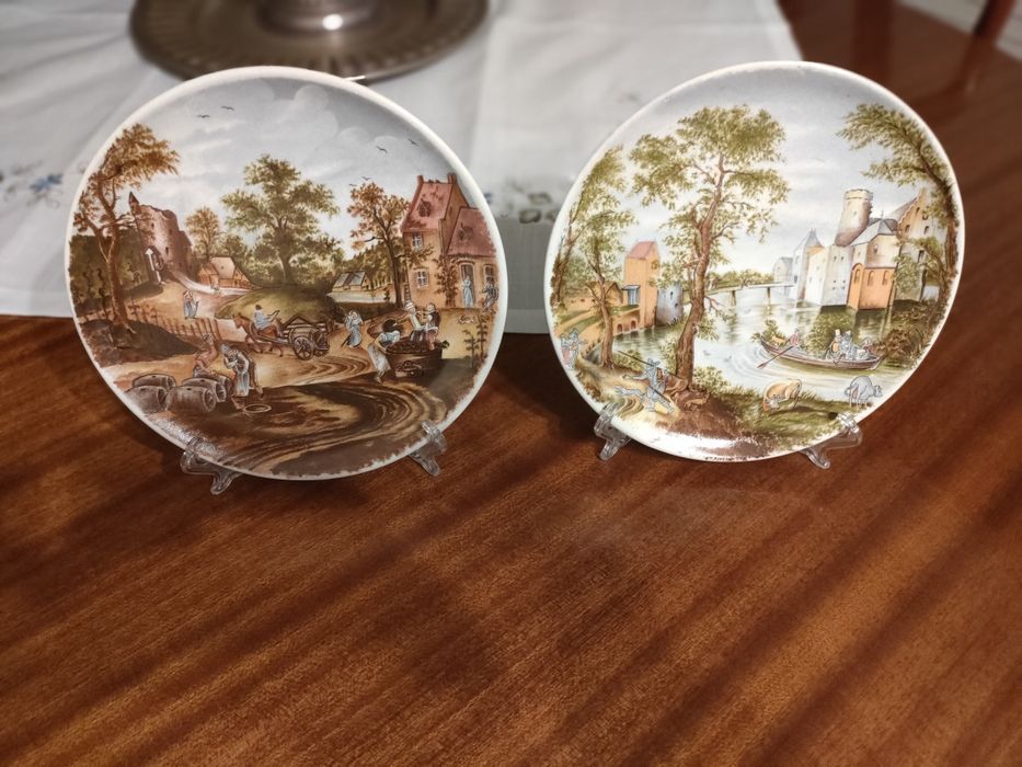 Pratos decorativos estilo antigo.