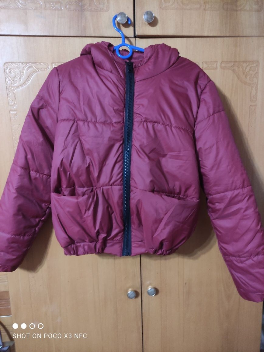 Куртка,цвет бордо,46 размер,короткая,новая,,лёгкая и удобная