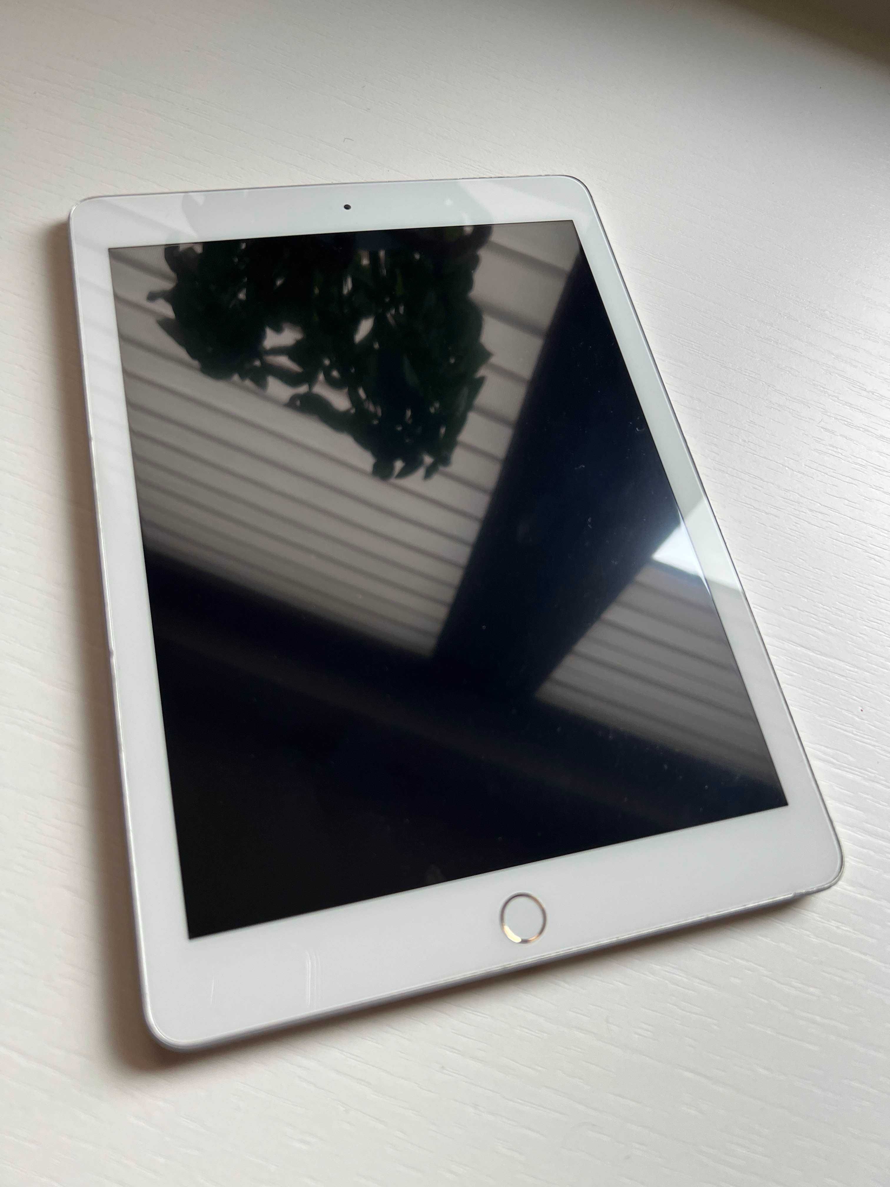 iPad 6 generacji, 128 GB Wi-Fi, bez blokad