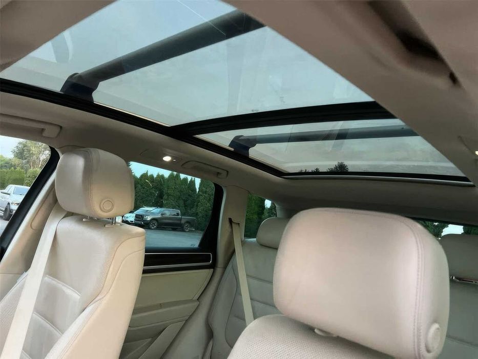 Volkswagen Touareg Lux      2016