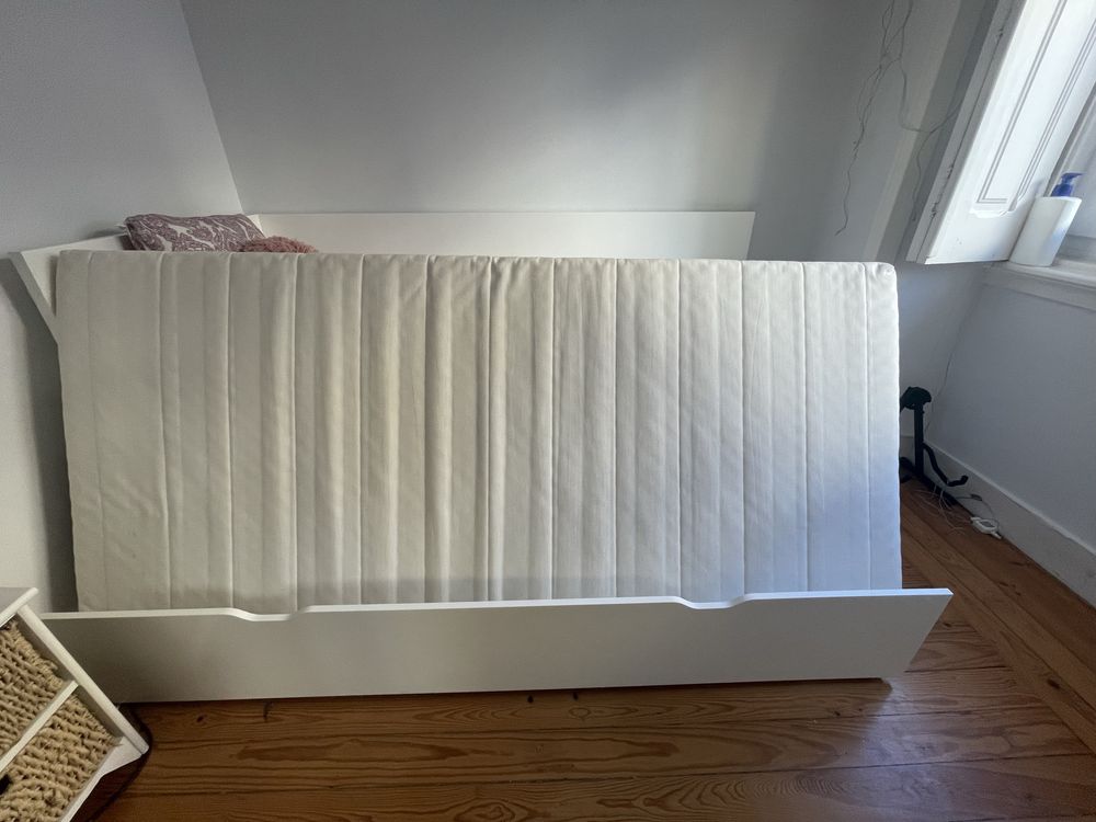 Cama solteiro com gaveta-cama IKEA + colchoes