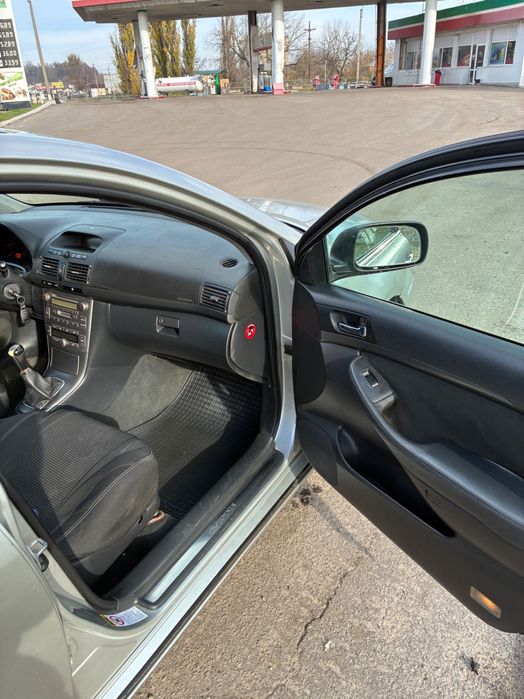 Продам Тойоту Авенсіс