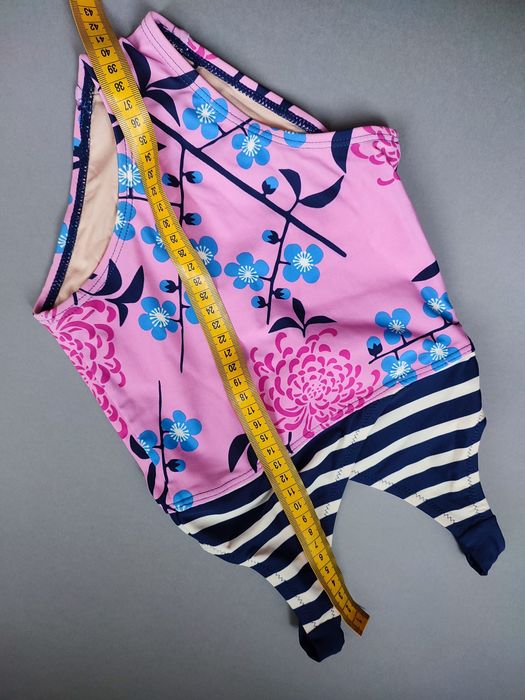 Nowy strój kąpielowy dla dziewczynki