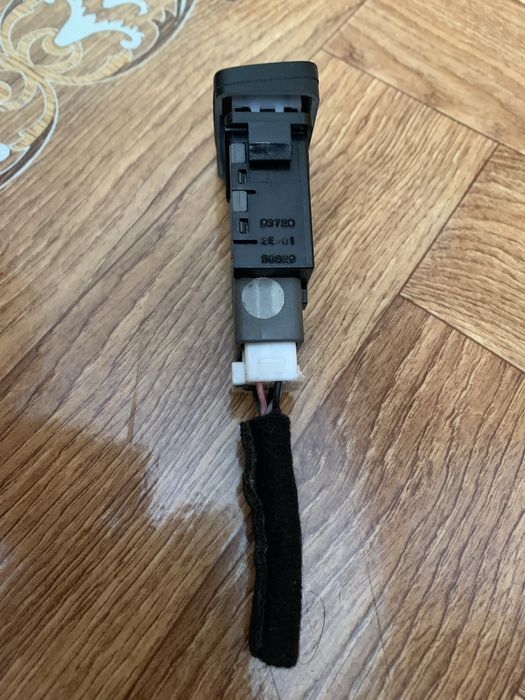 Кнопка підігріву лобового скла Hyundai Tucson