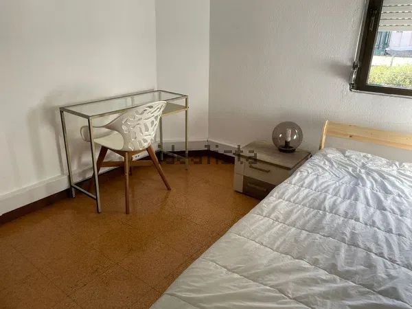 Arrendamento de quarto na rua Almada Negreiros