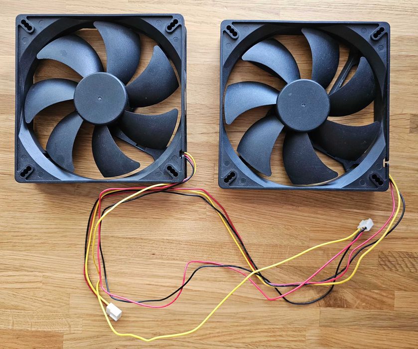 Wentylatory 140mm Koolance FAN-14025HBK (1700RPM / 91CFM)