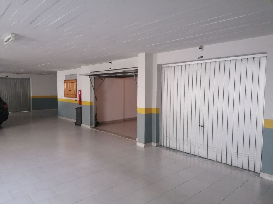 Grande Garagem fechada ou Pequeno Armazem