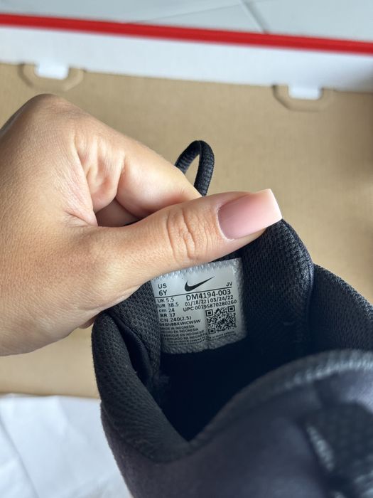 Кросівки NIKE жіночі