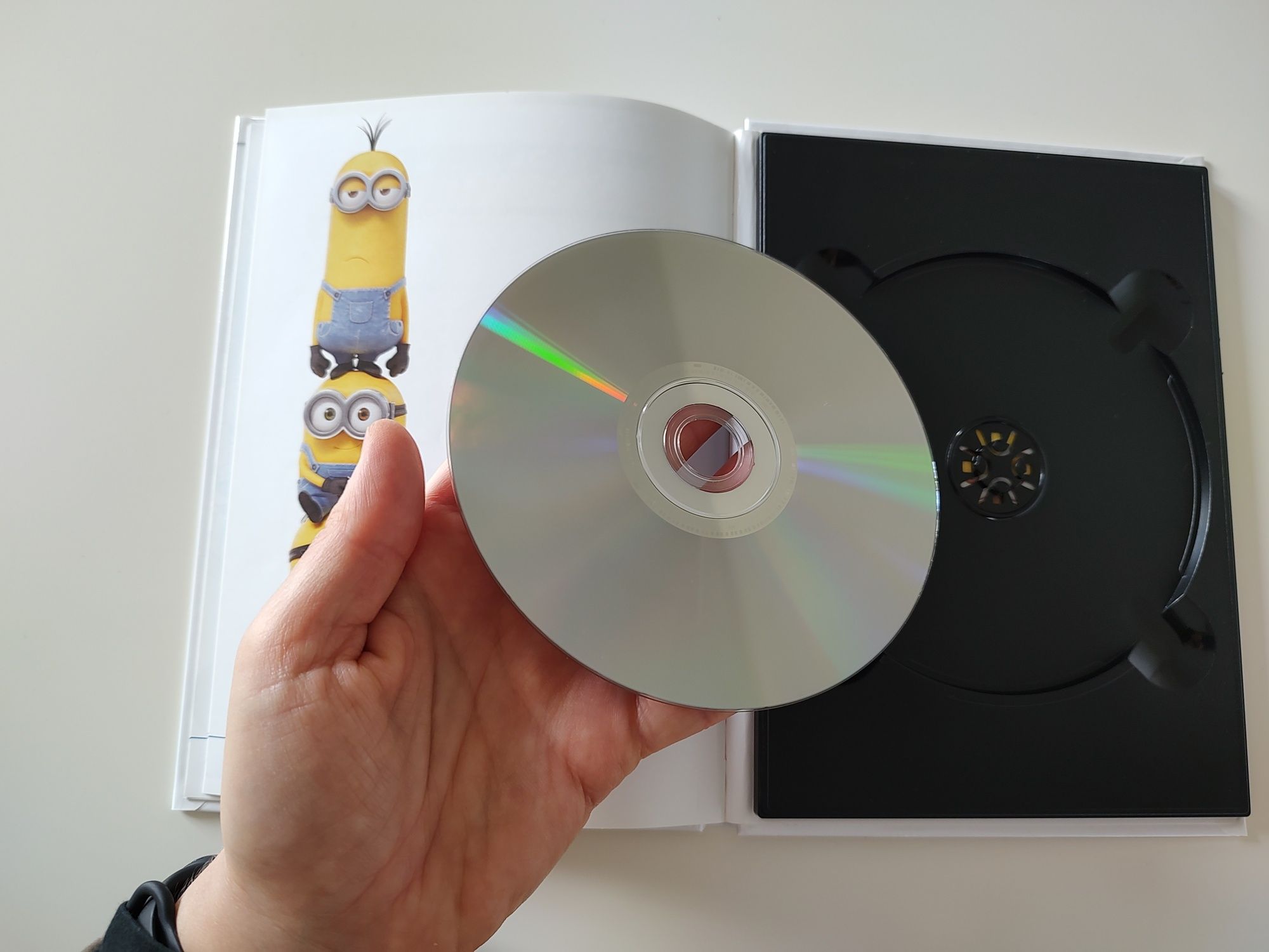 Minionki płyta DVD z książeczką z zagadkami