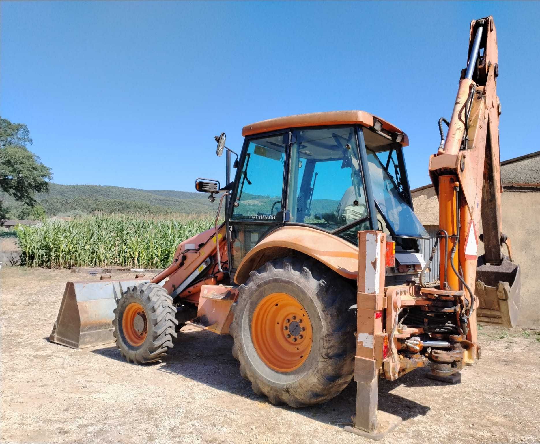 Retroescavadora Fiat Hitachi FB110 , com caixa automática.