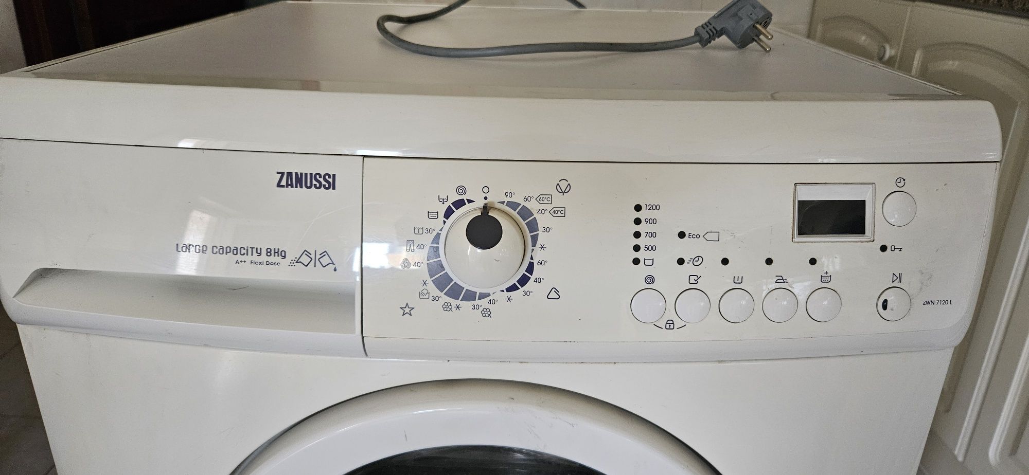 Vendo maquina de lavar roupa Zanussi de 8Kg