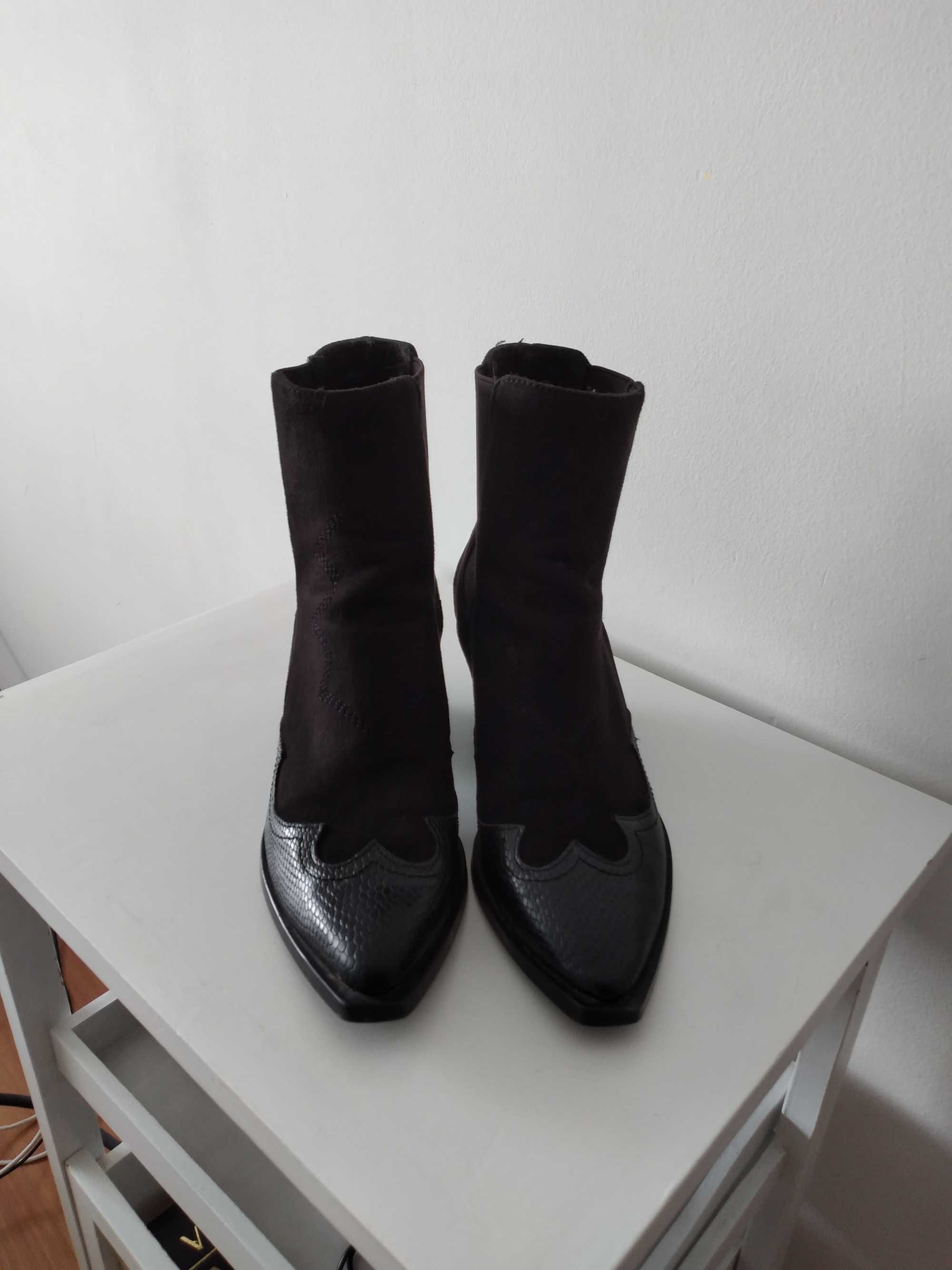 Botins cowboy em preto Stradivarius