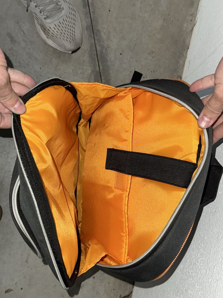Mochila pequena para tranporte de computador portatil/ documentos