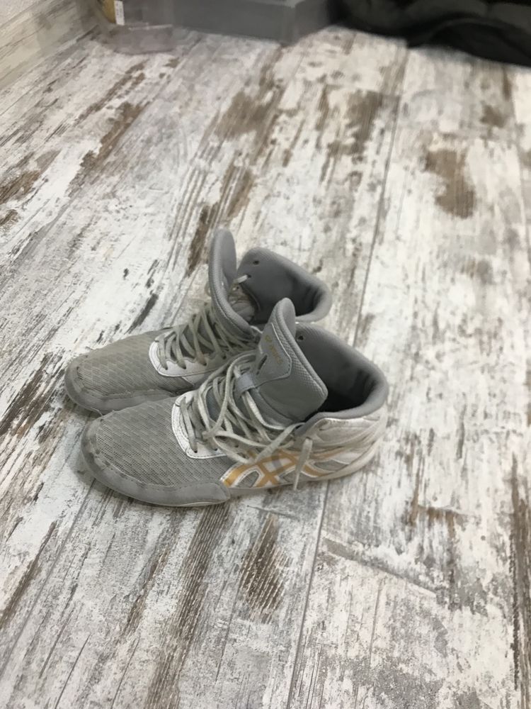 Борцовки  asics розмір 37.5